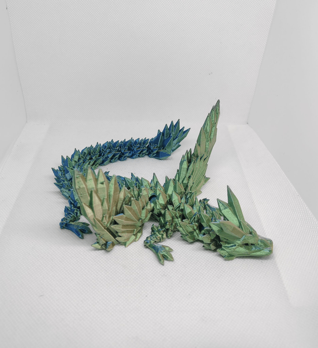 Dragon cristal avec des ailes 