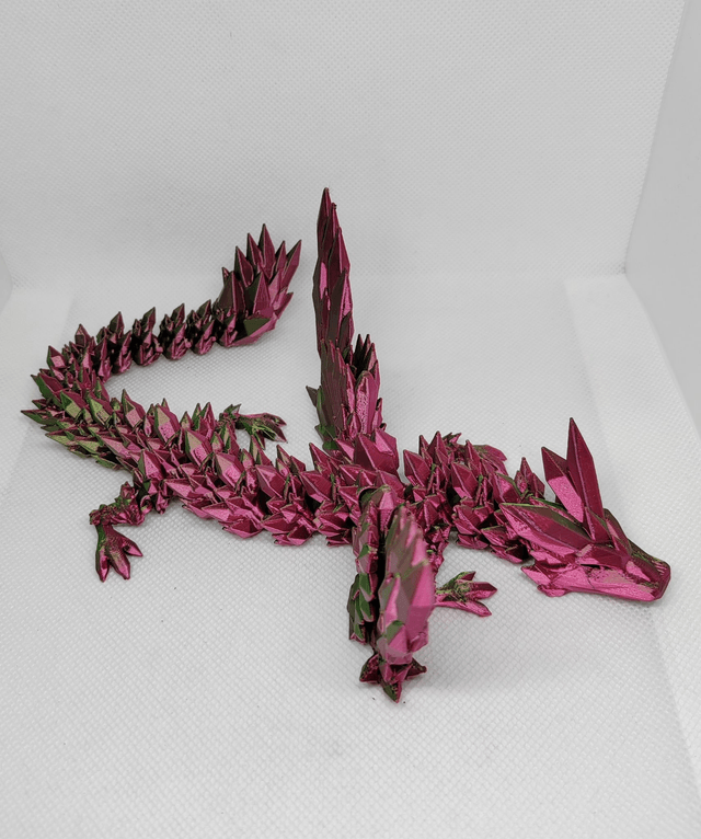 Dragon cristal avec des ailes