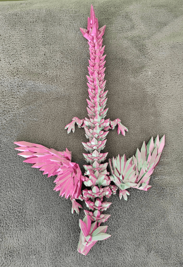Dragon cristal avec des ailes  