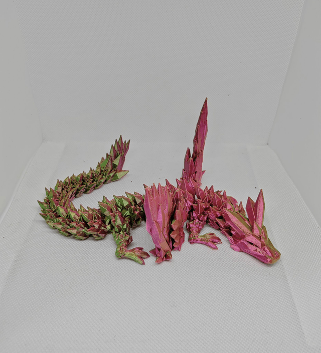 Dragon cristal avec des ailes 