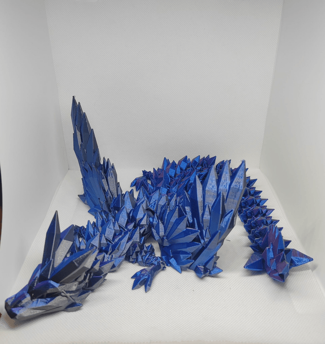 Dragon cristal avec des ailes 