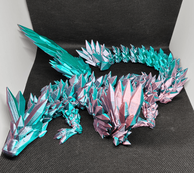 Dragon cristal avec des ailes 