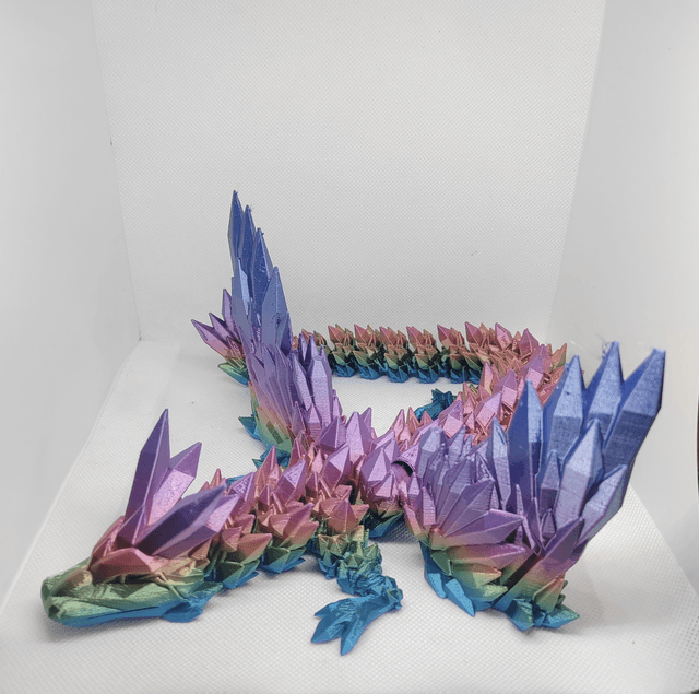 Dragon cristal avec des ailes 