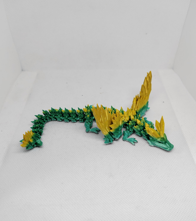 Dragon cristal avec des ailes  