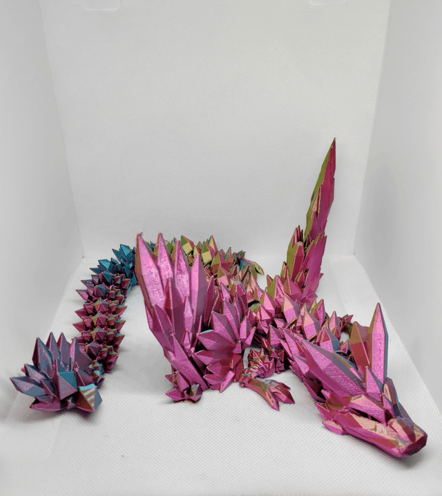 Dragon cristal avec des ailes 