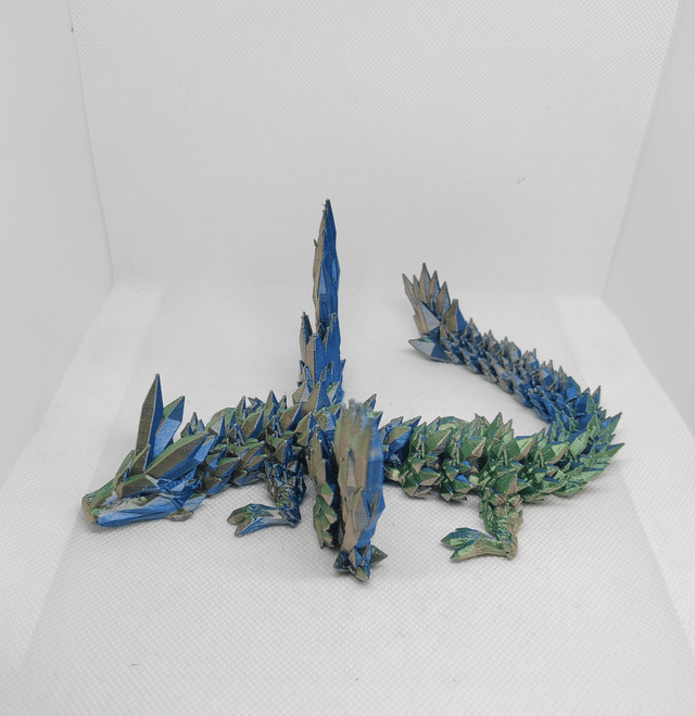 Dragon cristal avec des ailes 