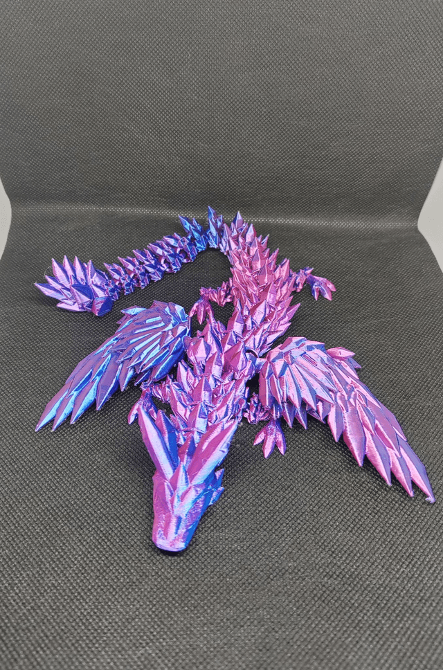 Dragon cristal avec des ailes 
