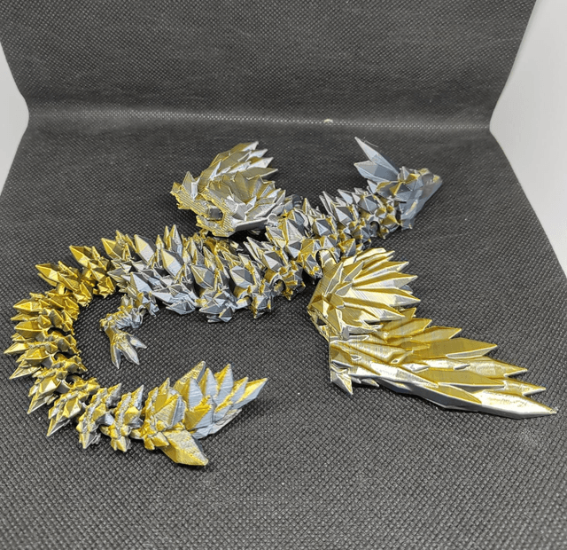 Dragon cristal avec des ailes
