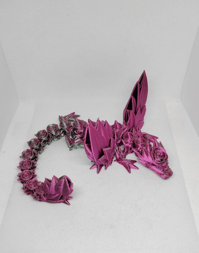 Dragon roses avec ailes