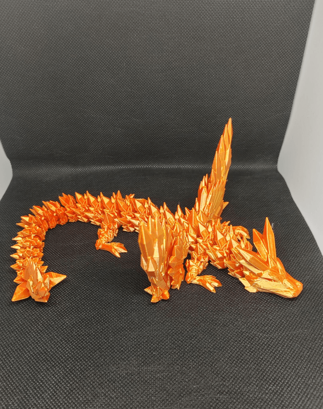 Dragon cristal avec des ailes  
