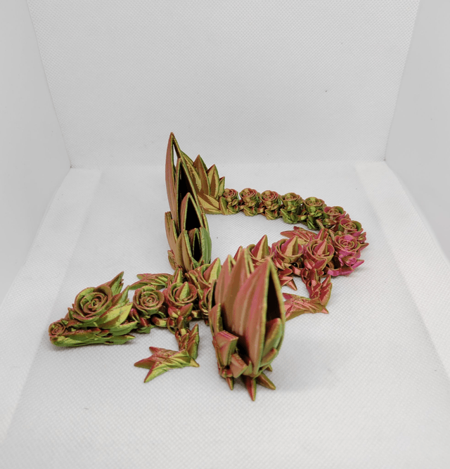 Dragon roses avec ailes 