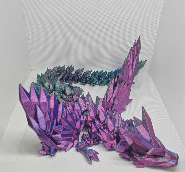 Dragon cristal avec des ailes 
