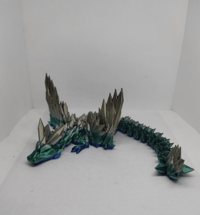Dragon cristal avec des ailes 