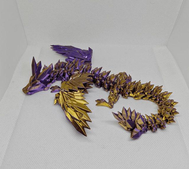 Dragon cristal avec des ailes
