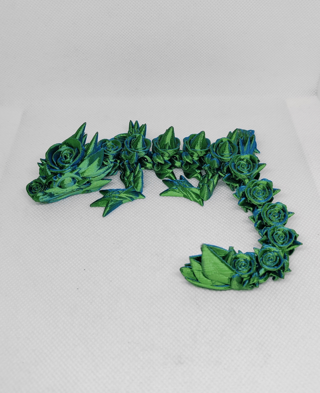 Bébé dragon roses