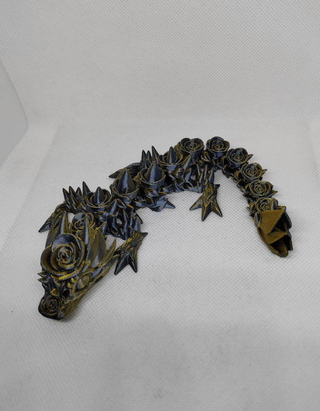 Bébé dragon roses
