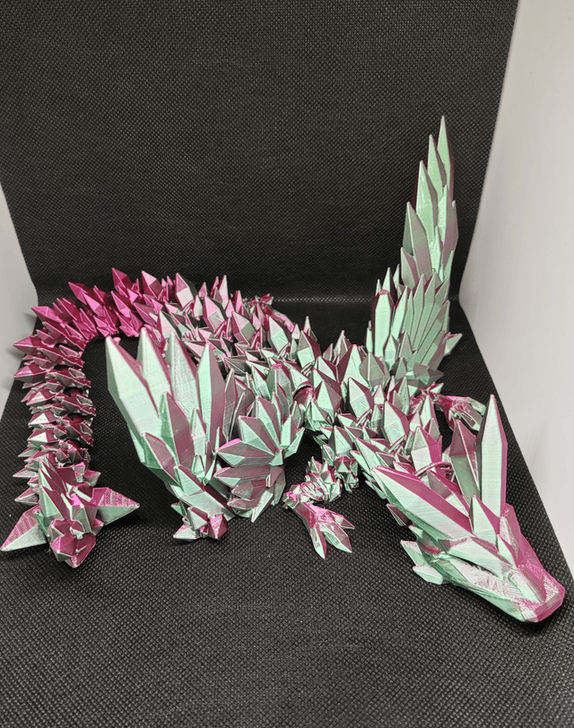 Dragon cristal avec des ailes  