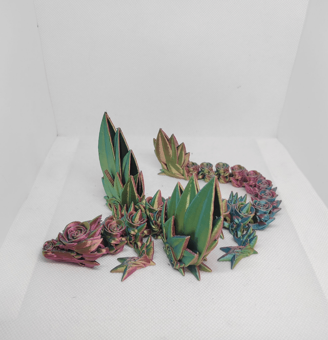 Dragon roses avec ailes 