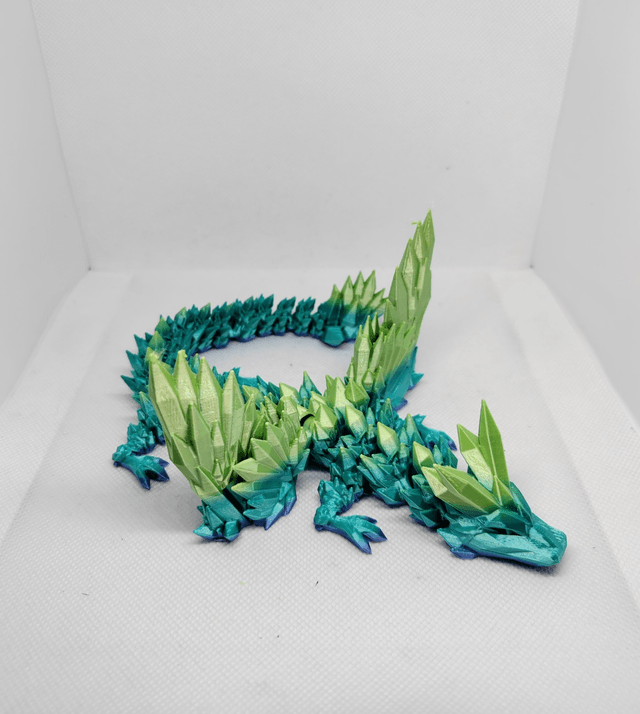 Dragon cristal avec des ailes  