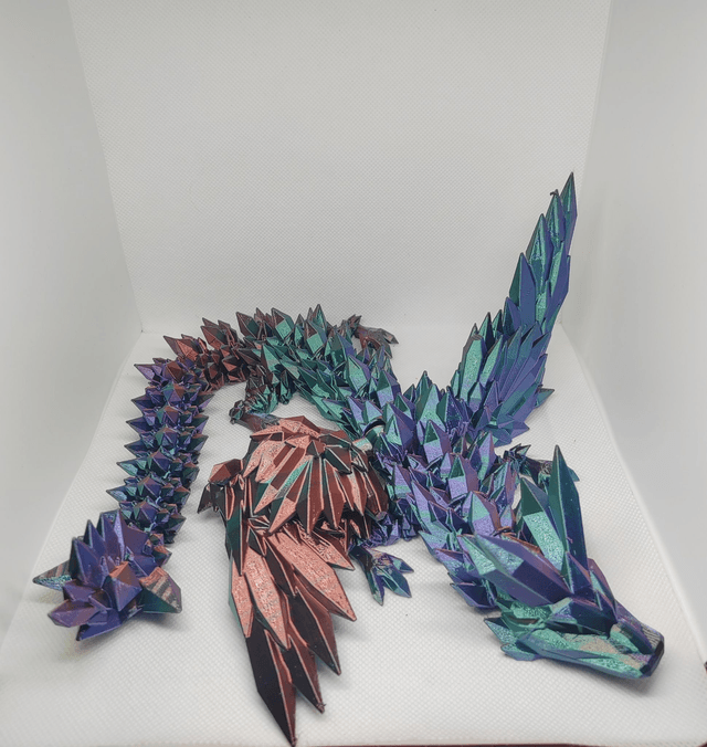 Dragon cristal avec des ailes