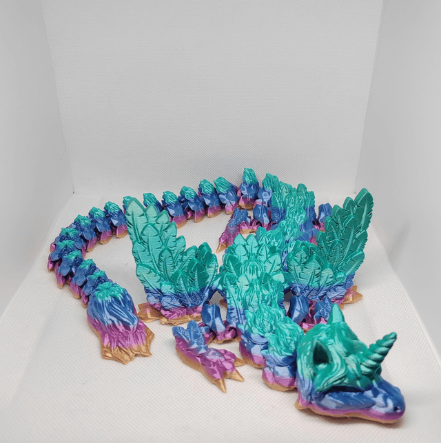 Dragon licorne avec des ailes