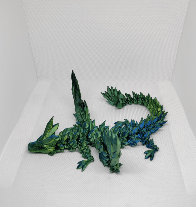 Dragon cristal avec des ailes