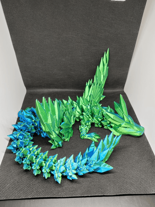 Dragon cristal avec des ailes