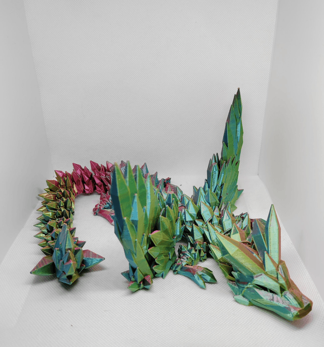 Dragon cristal avec des ailes 