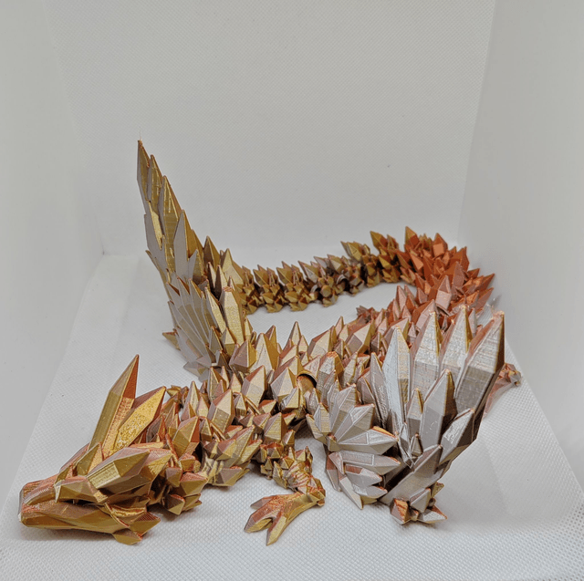 Dragon cristal avec des ailes