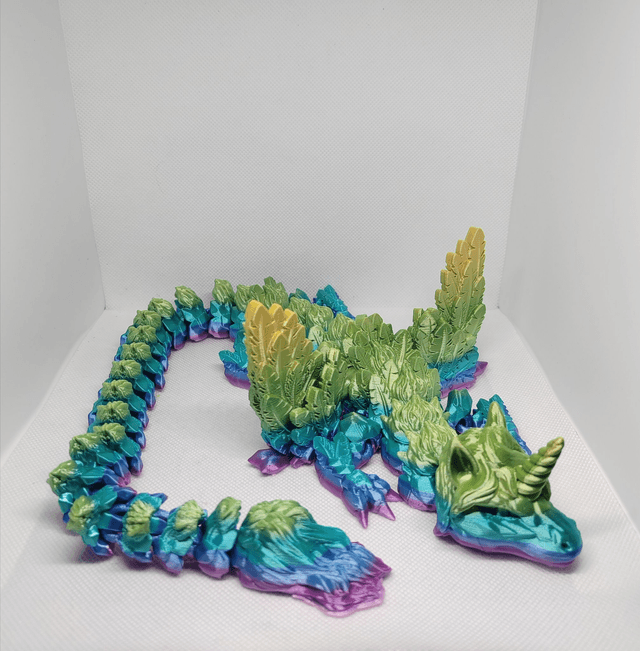 Dragon licorne avec des ailes