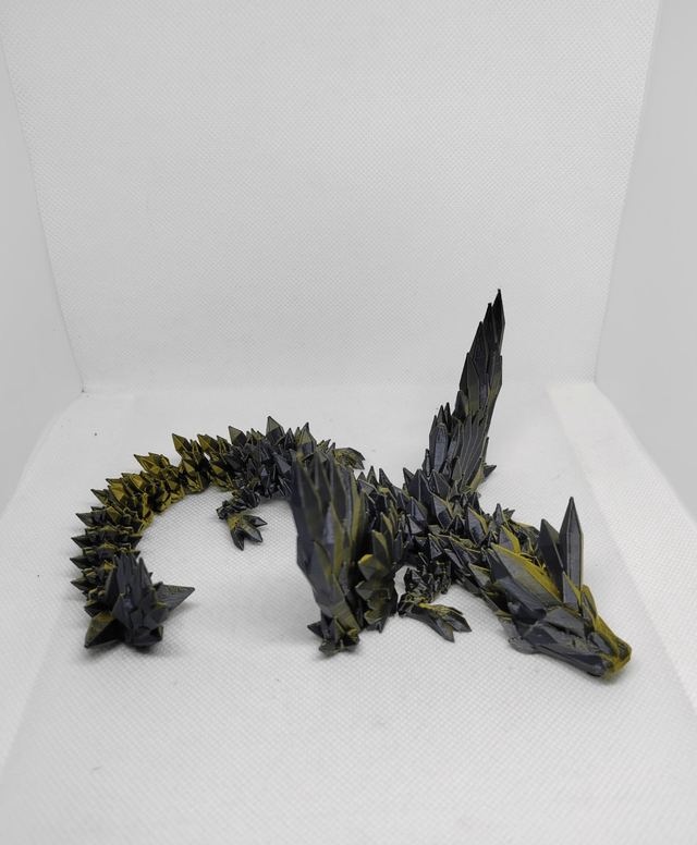 Dragon cristal avec des ailes 