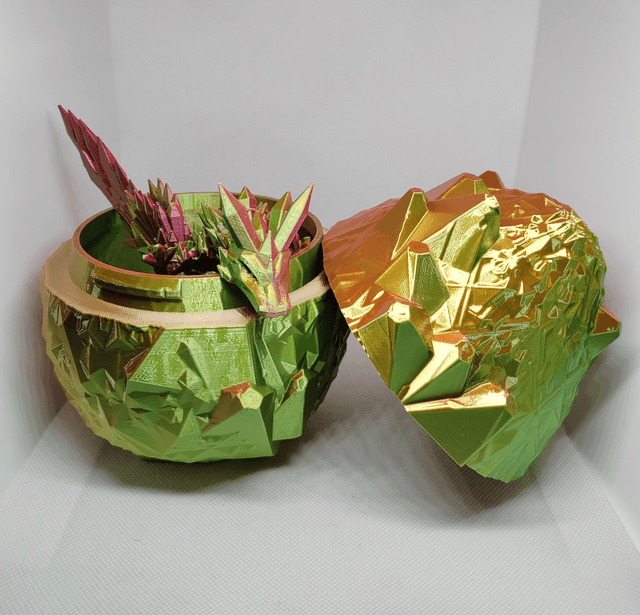 Oeuf de dragon cristal avec ailes  