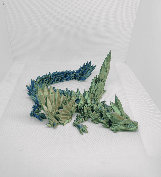 Dragon cristal avec des ailes 