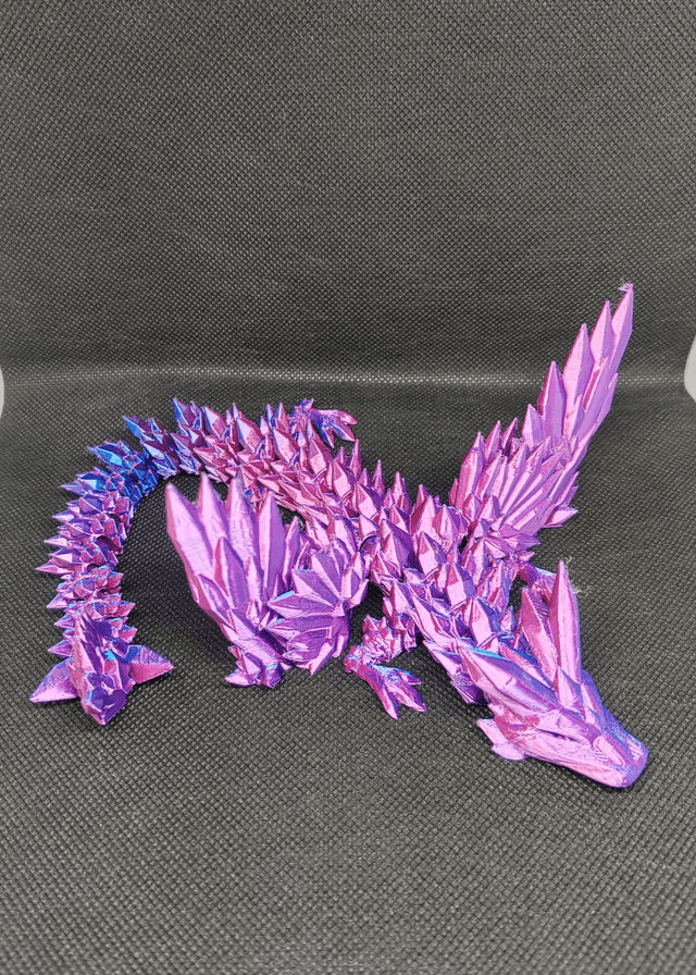 Dragon cristal avec des ailes 
