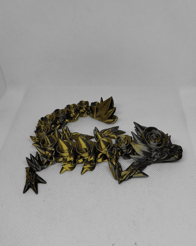 Bébé dragon roses