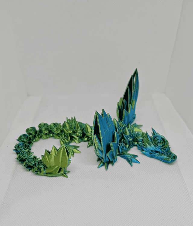 Dragon roses avec ailes