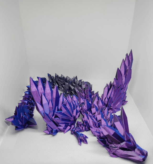 Dragon cristal avec des ailes  