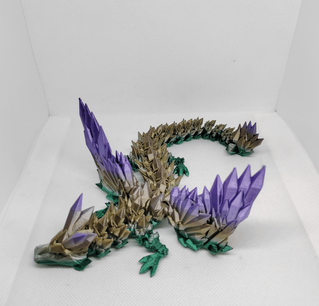 Dragon cristal avec des ailes