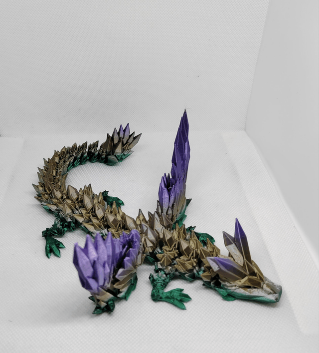 Dragon cristal avec des ailes