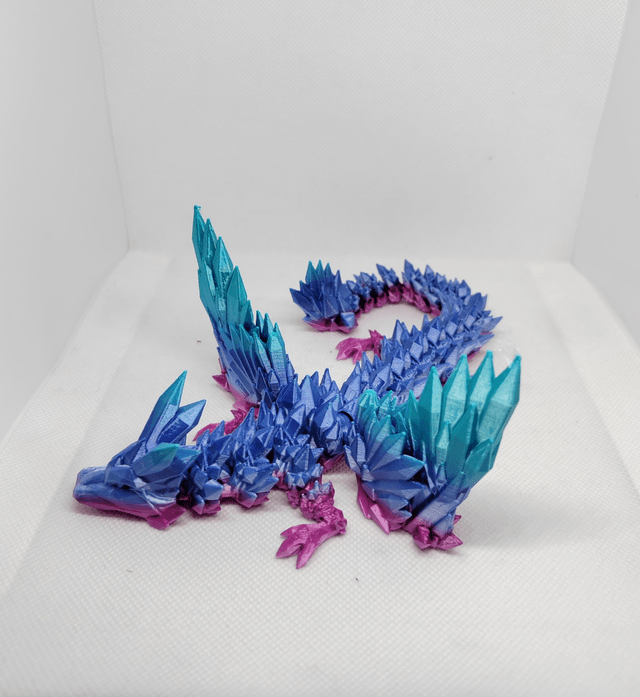 Dragon cristal avec des ailes